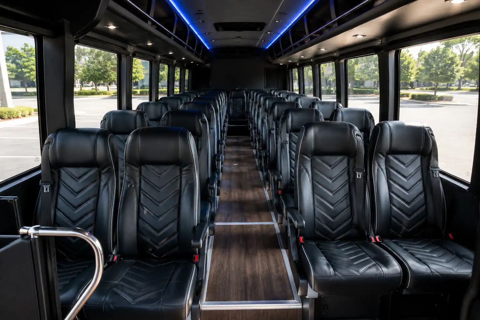 Mini Bus Interior Indianapolis - Seating for 28 Passengers
